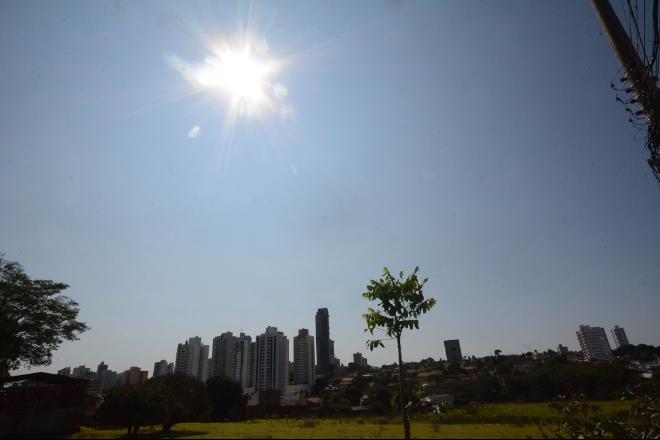 Frente fria se afasta e semana volta a ter tempo extremamente seco, com umidade de 10%