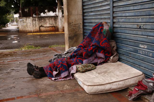 Mesmo com sensação de 3ºC, apenas seis moradores de rua aceitam abrigo em Campo Grande