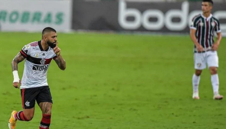 Flamengo vence o Fluminense, engata 4ª vitória seguida e vira vice-líder