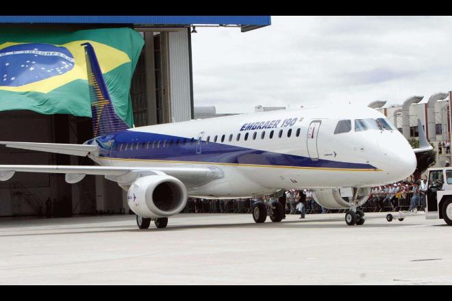 Embraer anuncia demissão de 900 empregados da empresa que fica no Brasil