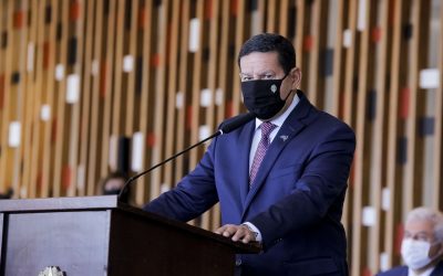 Perder oportunidade da tecnologia 5G significará décadas de atraso, diz Mourão
