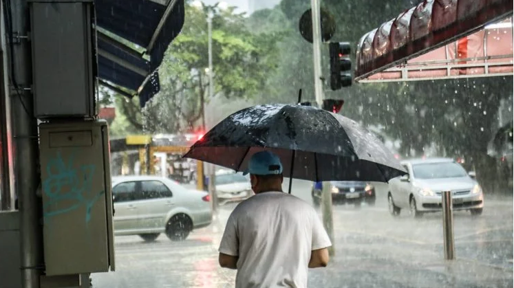 Terça-feira será de frio e chuva com mínima de 15°C em cidades de MS