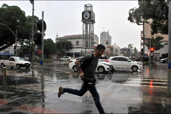 Após período de forte seca Campo Grande tem 2 dias seguidos de chuva fora da previsão