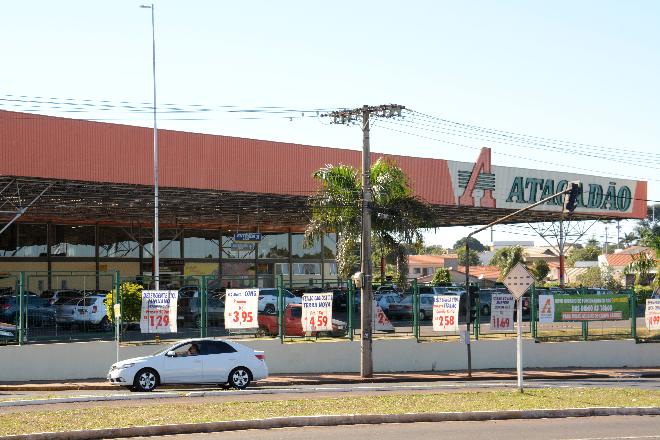 Destruído por incêndio, Atacadão será reinaugurado em janeiro do ano que vem