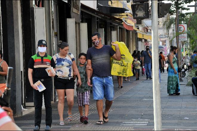 Confiança do comércio cresce e atinge marca igual à de março, primeiro mês da pandemia