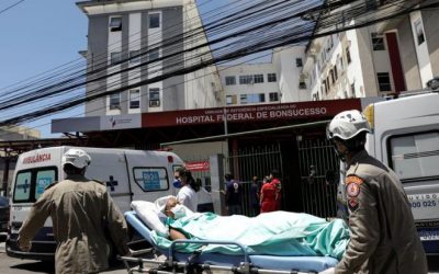 Bombeiros controlam principal foco de incêndio no hospital de Bonsucesso