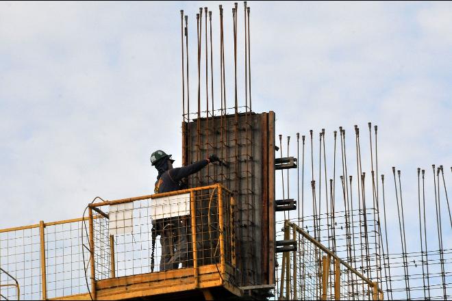 Materiais faltam, preços sobem e entidade da construção civil faz um alerta