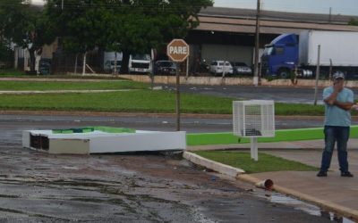 Chuva intensa faz temperatura despencar 10° graus em Campo Grande