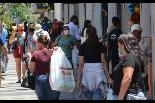 Comércio ficará aberto até mais tarde a partir do dia 5 de dezembro