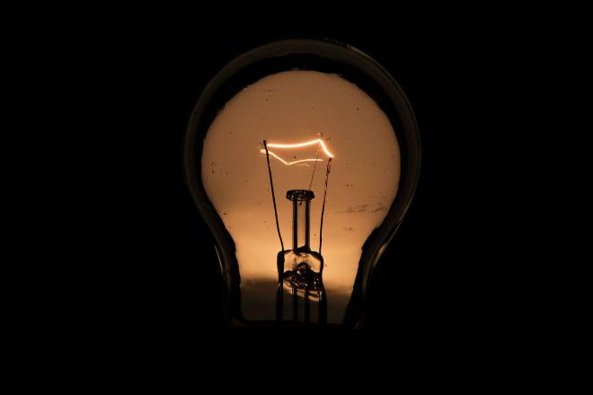 Com cobrança extra, conta de luz ficará mais cara a partir de terça