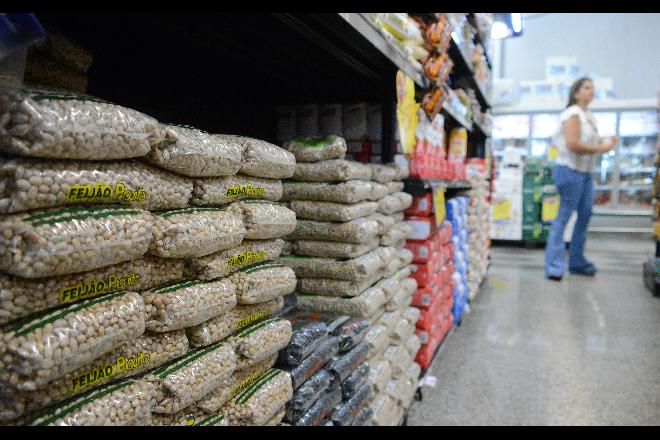 Procon-MS faz levantamento de preços de produtos alimentícios em Campo Grande e Dourados