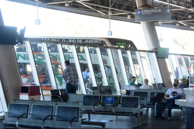 Ônibus, carro e avião: como viajar com segurança neste fim de ano?