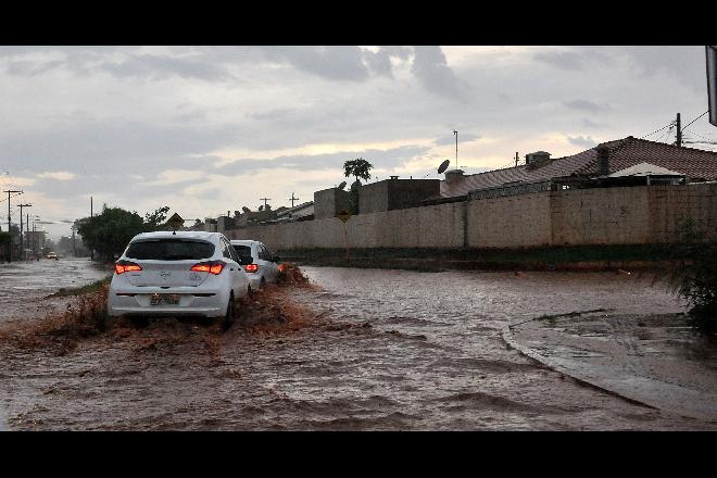 No primeiro dia de verão chove 10% do esperado para todo o mês e ventos chegam a 43 km/h na Capital