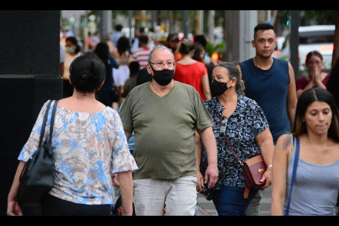 Fiocruz considera que flexibilização com retirada de máscaras e passaporte é prematura