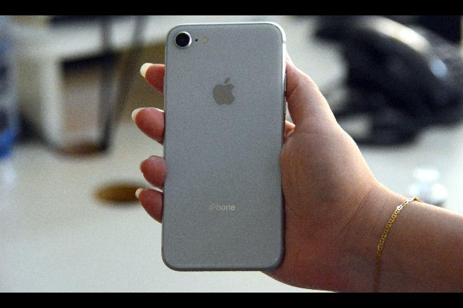 Ministério da Justiça proíbe venda de iPhone sem carregador de bateria