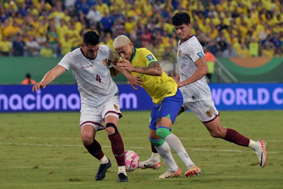 Brasil faz jogo pobre, leva golaço da Venezuela e decepciona com empate