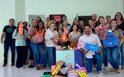 Secretaria de Saúde arrecada mais de 1,3 mil brinquedos para a ‘Caixa Encantada’