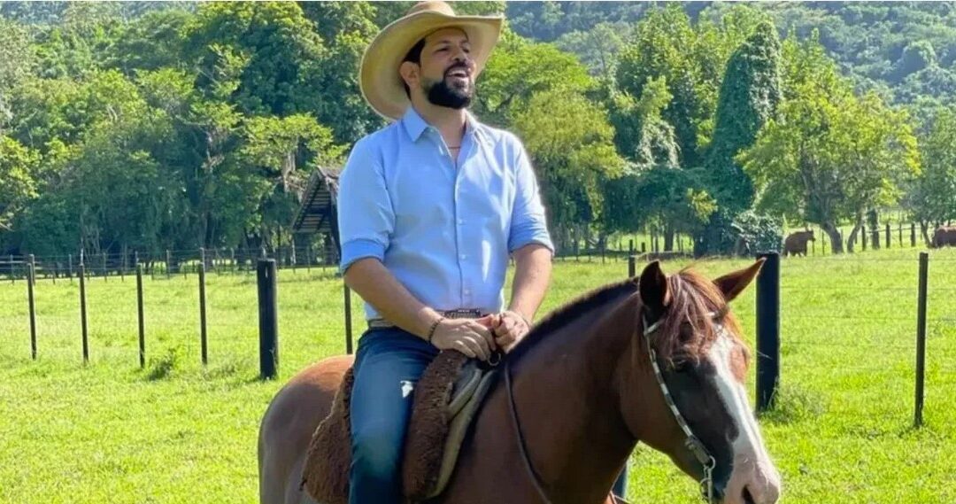 Sorocaba faz compra milionária para rancho luxuoso em que vive e choca até a esposa