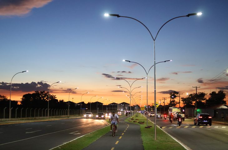 Energia limpa: nova iluminação da Cafezais traz segurança e incentiva moradores a praticar exercícios