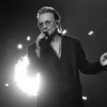 Vocalista do U2 se abre no trailer de seu documentário, “Bono: Histórias de ‘Surrender'”.